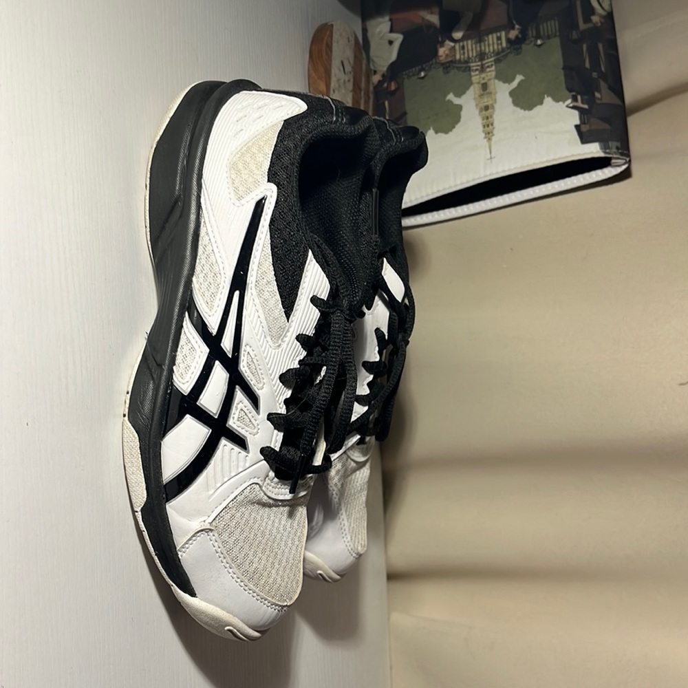Volleyball shoes